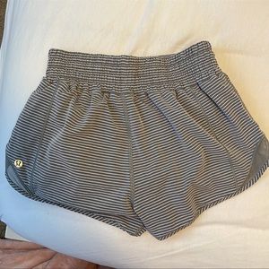Lululemon Hotty Hot LR 2.5” Size 2